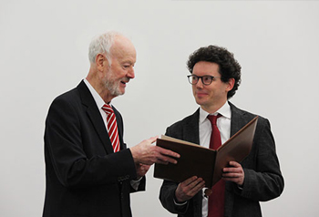 Wendelin Werner receives the Heinz Gumin Award for Mathematics